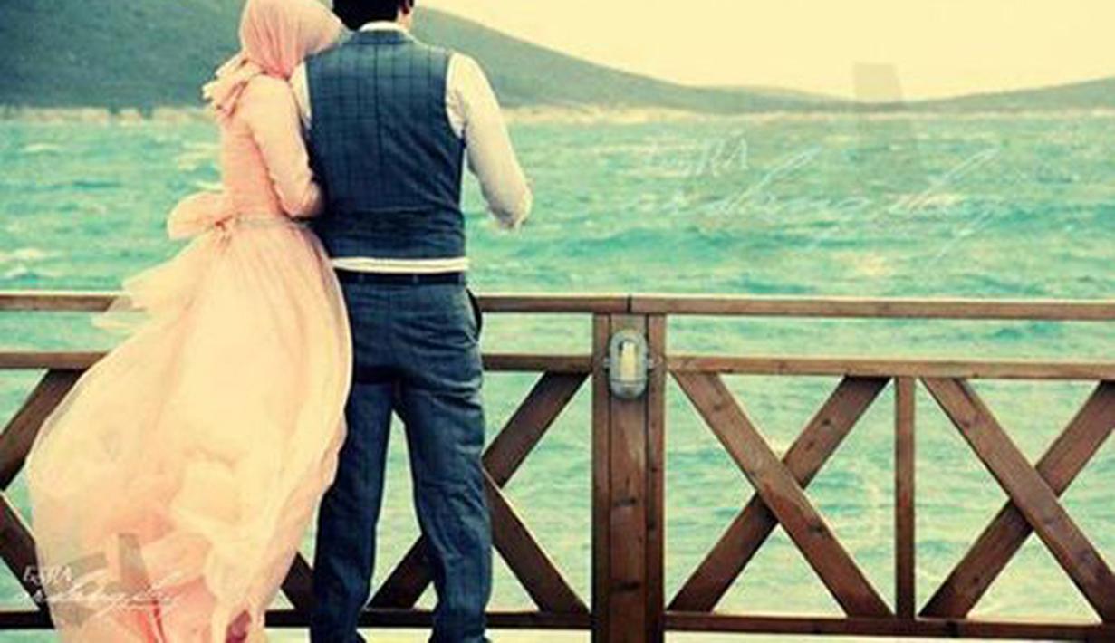 13 Foto Momen Manis Dan Romantis Pasangan Suami Istri Muslim