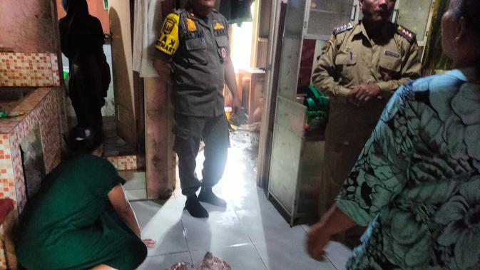 Horor di Sukabumi: Lantai Kamar Roboh, Ibu Tewas Terjebak Septic Tank