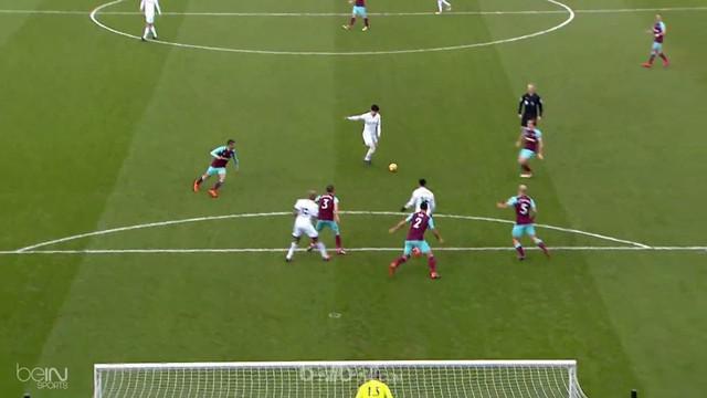 Swansea City membuka harapan untuk lolos dari zona degradasi usai tampil sempurna kala menghajar tamunya West Ham 4-1 dalam laga l...