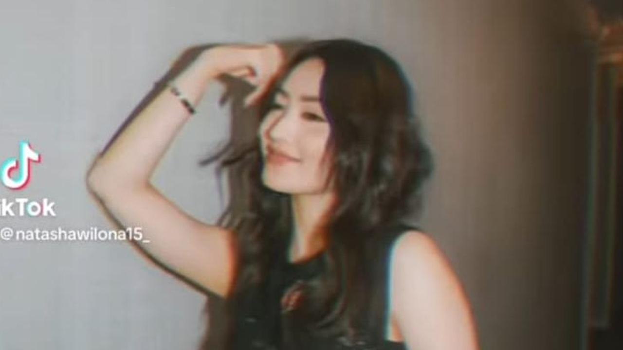 Potret Natasha Wilona di Amerika Serikat tak luput dari perhatian netizen. Mereka menyebut jika penampilan Natasha Wilona begitu cantik.<br>