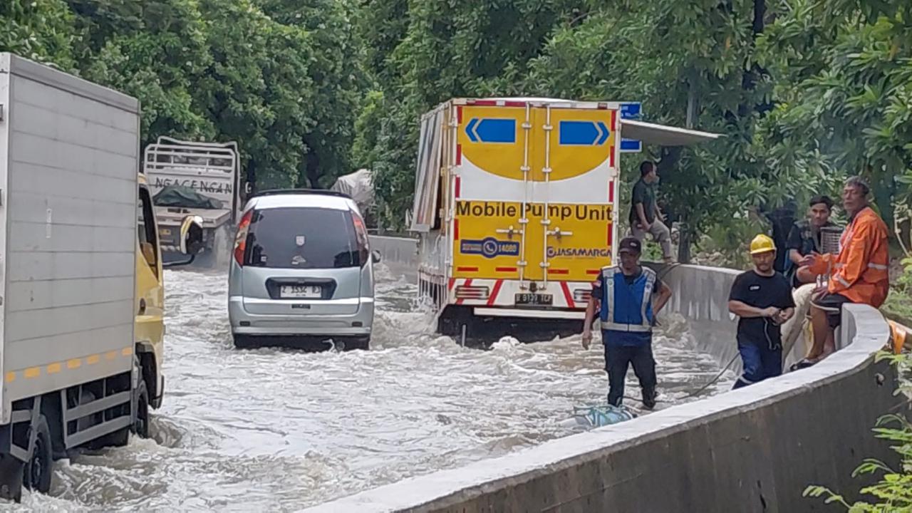 Info Banjir Jakarta, Tol Sedyatmo Kerahkan 7 Pompa Tangani Debit Air