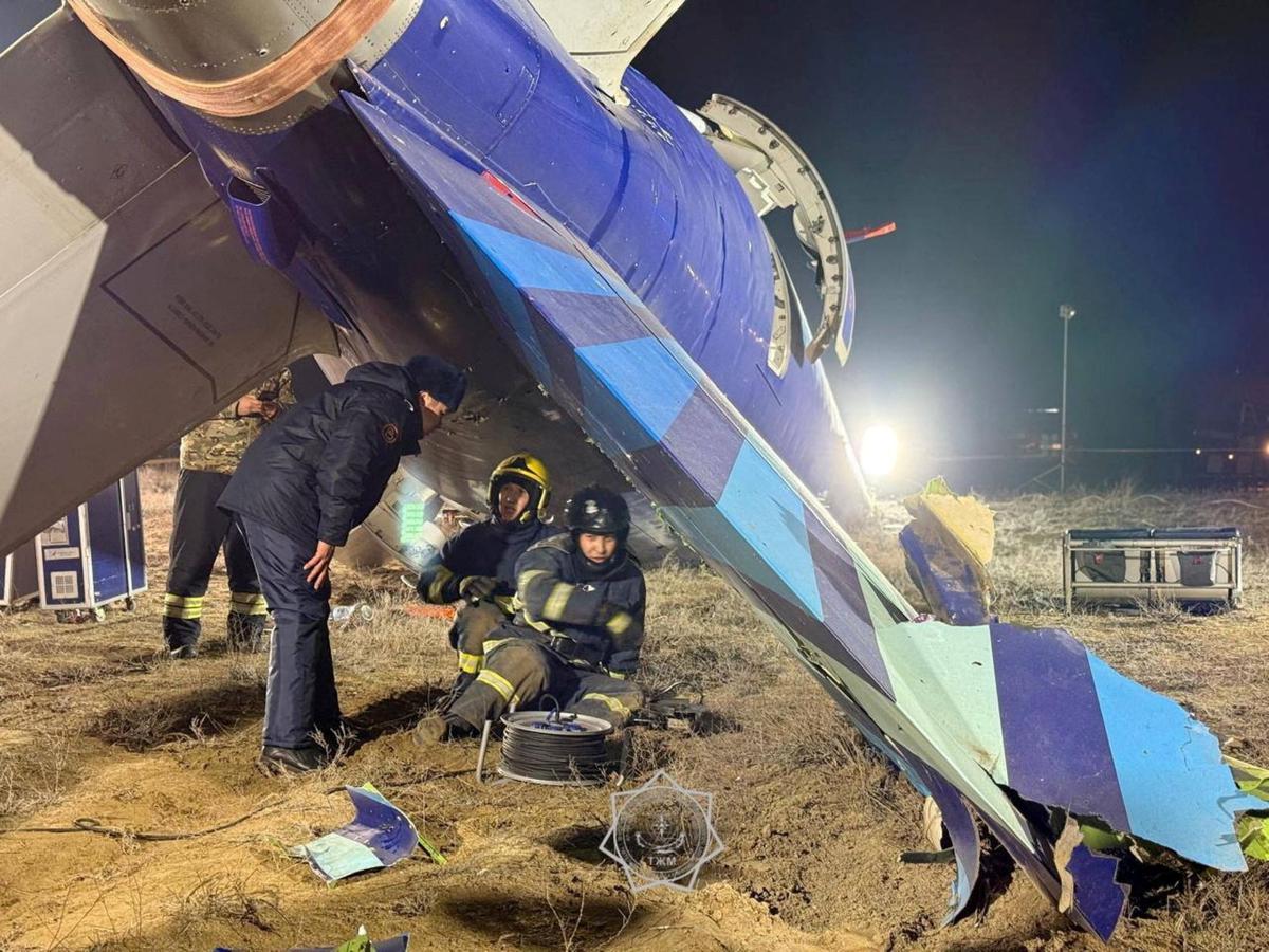 Pesawat penumpang Azerbaijan Airlines jatuh di Kazakhstan