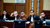 Terdakwa Hasto Kristiyanto hadir menyaksikan keterangan saksi ahli dalam sidang kasus suap pergantian antarwaktu (PAW) anggota DPR RI Harun Masiku dan perkara perintangan penyidikan, Senin (26/5/2025). (Dok: Tim PDIP)
