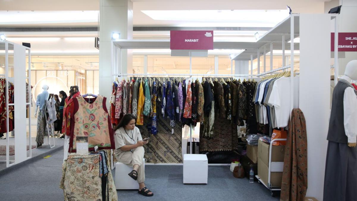 Marabit Memadukan Wastra dan Desain Modern untuk Perempuan Masa Kini
