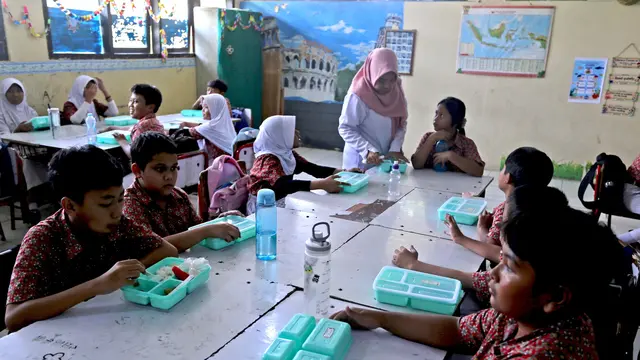 Pembiasaan Makan Bergizi Gratis (MBG) di Kota Tangerang.