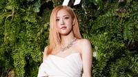 Hadiri Tiffany Botanica Gala Night di Jepang, penampilan Rose BLACKPINK dengan perhiasan puluhan miliaran mencuri perhatian. (twitter/rozayverse).