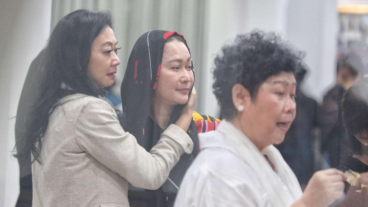 FOTO: Titiek Puspa Meninggal Dunia, Sederet Artis dan Musisi Tanah Air Penuhi Rumah Duka