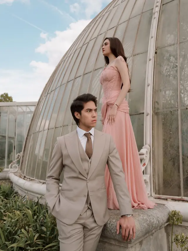 6 Gaya Prewedding El Rumi dan Syifa Hadju di Kebun Raya London, Bak Pangeran dan Putri Negeri Dongeng