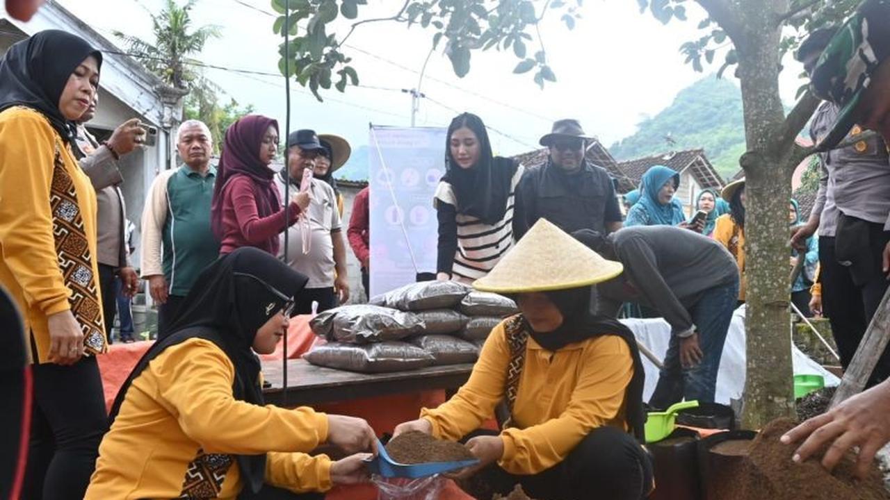 Perempuan Sarinah Trenggalek: Inovasi Atasi Sampah Organik dan Perkuat Ekonomi Warga