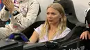 Jodie Kidd saat melakukan tes pada simulator Grand Prix International Motorshow 2006 di Excel Centre, London Timur. (EPA/Lindsey Parnaby)