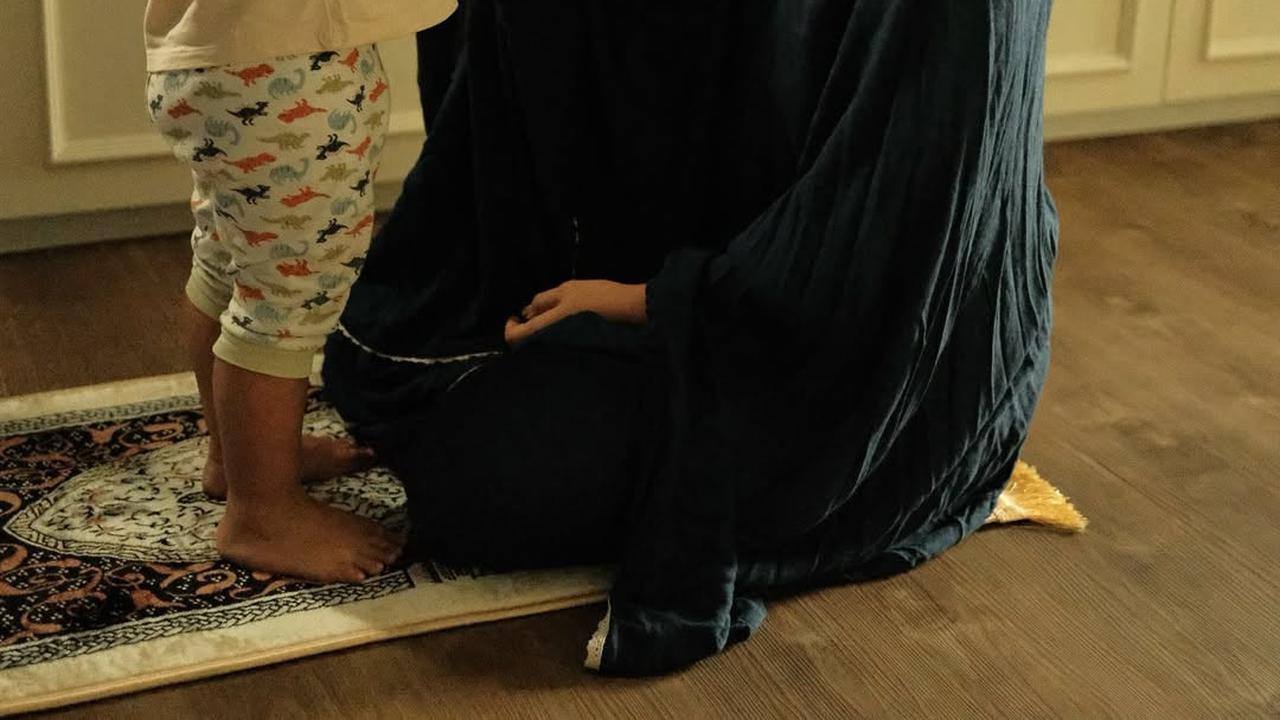 Potret Indah Permatasari Tampil Berhijab, Sederhana tapi Bikin Pangling dan Bisa Jadi Inspirasi