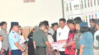 Forkopimda Kota Malang meninjau kesiapan logistik Pemilu 2024 di Gudang KPU Kota Malang pada Rabu, 24 Januari 2024 (Liputan6.com/Zainul Arifin)