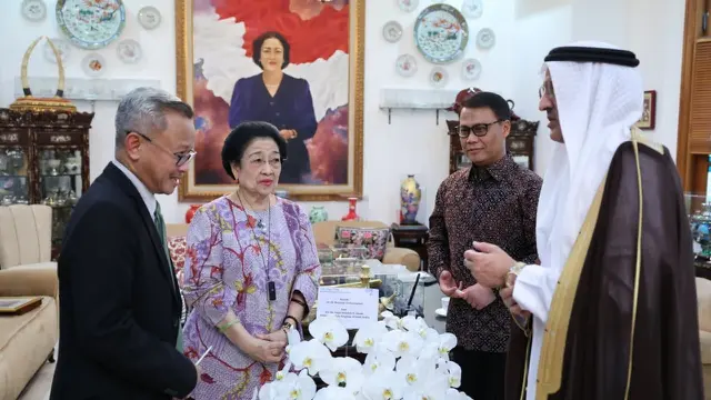 Presiden Ke-5 Republik Indonesia  Megawati Soekarnoputri hari ini berjumpa dengan Duta Besar (Dubes) Arab Saudi untuk Indonesia, Faisal Abdullah Al Amoudi di kediamannya, Menteng, Jakarta, Kamis 9 April 2026.
