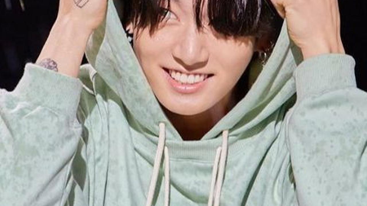 Dan sekarang, saat yang ditunggu-tunggu! BIGHIT baru saja membagikan koleksi foto eksklusif dari Jungkook di akun Weverse BTS. Inilah kesempatan untuk mengintip sisi terbaik dari "Golden Maknae" ini. Selamat Ulang Tahun JK!
