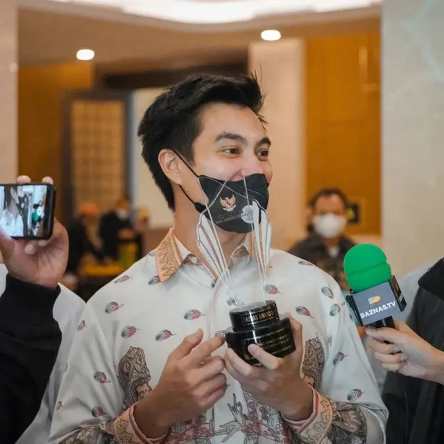 Baim Wong Dianugerahi Artis Peduli Zakat