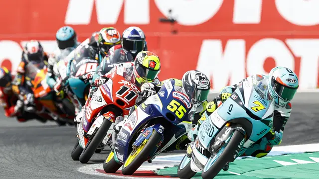 Pembalap Sterilgarda Max Racing Team, Romano Fenati (nomor 55).