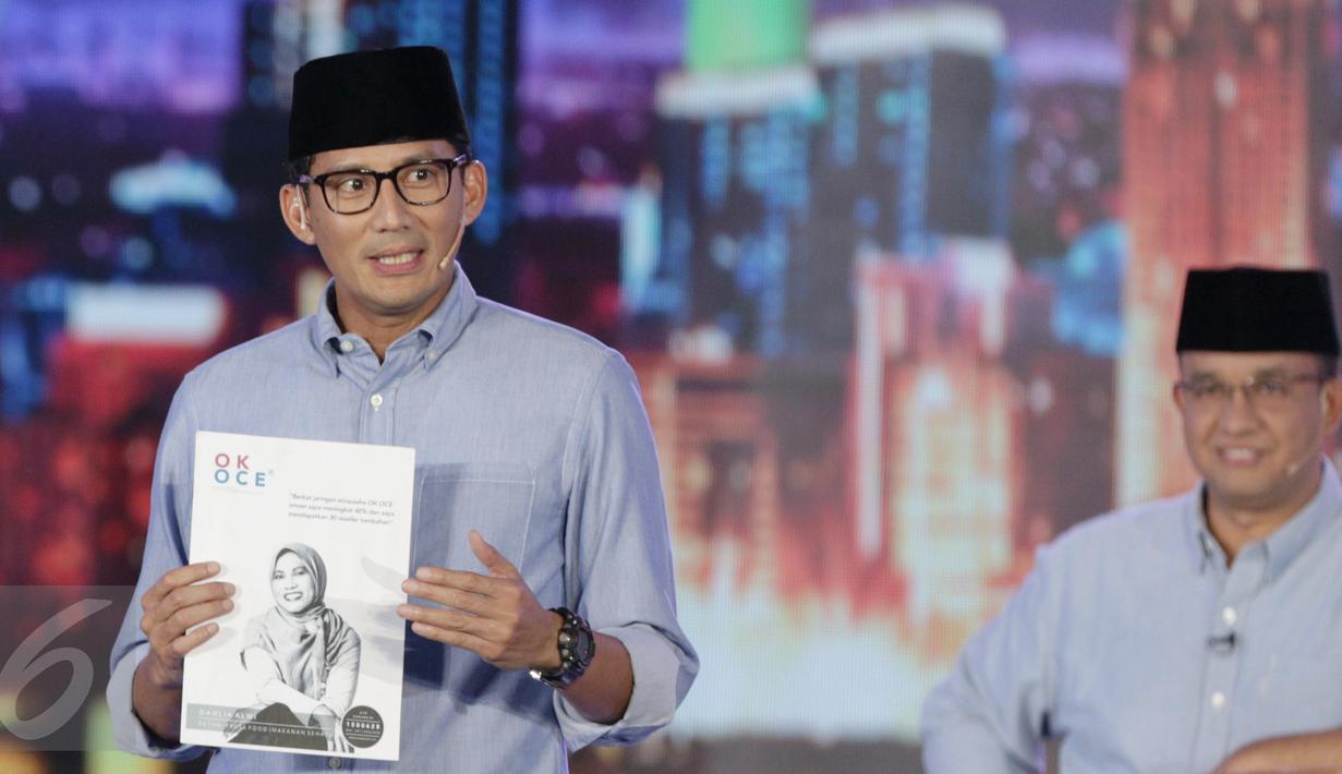 Calon Wakil Gubernur DKI Jakarta no 3, Sandiaga Uno menjawab pertanyaan saat debat terakhir Pilgub DKI Jakarta 2017 di Hotel Bidakara, Jakarta, Rabu (12/4). (Liputan6.com/Faizal Fanani)