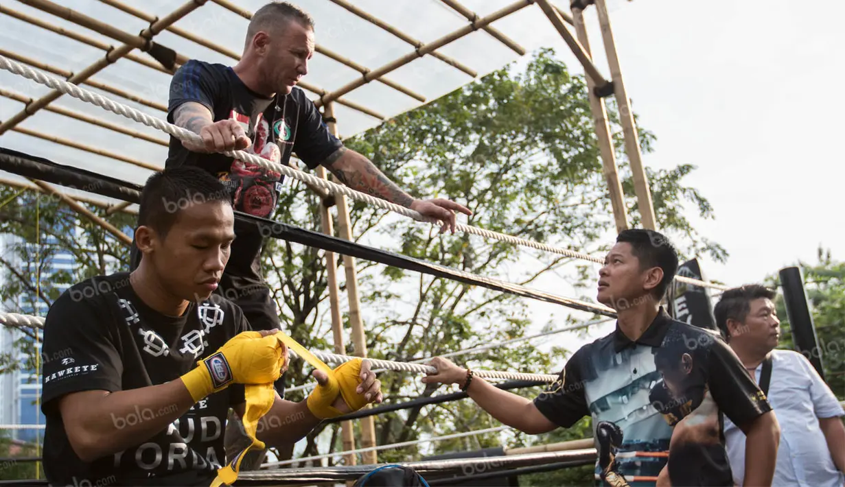 Pertarungan Daud Yordan dengan petinju Argentina itu akan memperebutkan WBA Lightweight International title. (Bola.com/Vitalis Yogi Trisna)