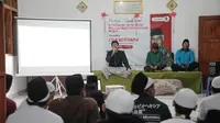 Dalam rangka menyambut Hari Ulang Tahun (HUT) ke-78 Republik Indonesia (RI), sukarelawan Ganjar Pranowo yang tergabung dalam Gus-Gus Nusantara (GGN) Jawa Timur (Jatim) menggelar malam tirakatan, di Pondok Pesantren Miftahul Ulum, Nganjuk, Jatim (Istimewa)