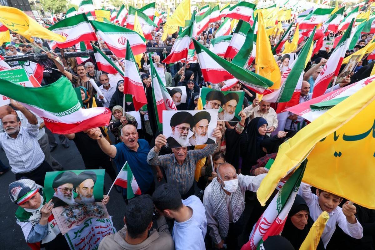 Euforia Warga Iran Turun ke Jalan Rayakan Gencatan Senjata dengan Israel