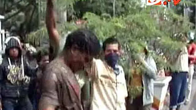 111208terk4_demogamalama.jpg