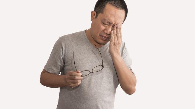 Ilustrasi gejala hipertensi mata buram