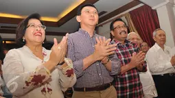Cagub dan Cawagub DKI Jakarta Basuki Tjahya Purnama dan  Djarot Saiful Hidayat saat menghadiri deklarasi relawan perempuan Badja Darma di Jakarta, (23/10). Badja Darma merupakan relawan kaum ibu lintas iman, golongan dan suku. (Liputan6.com)