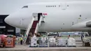 Untuk diketahui, sekitar 24 ton bantuan dari Mabes TNI dan Kementerian Pertahanan telah berada di Myanmar. (YASUYOSHI CHIBA/AFP)