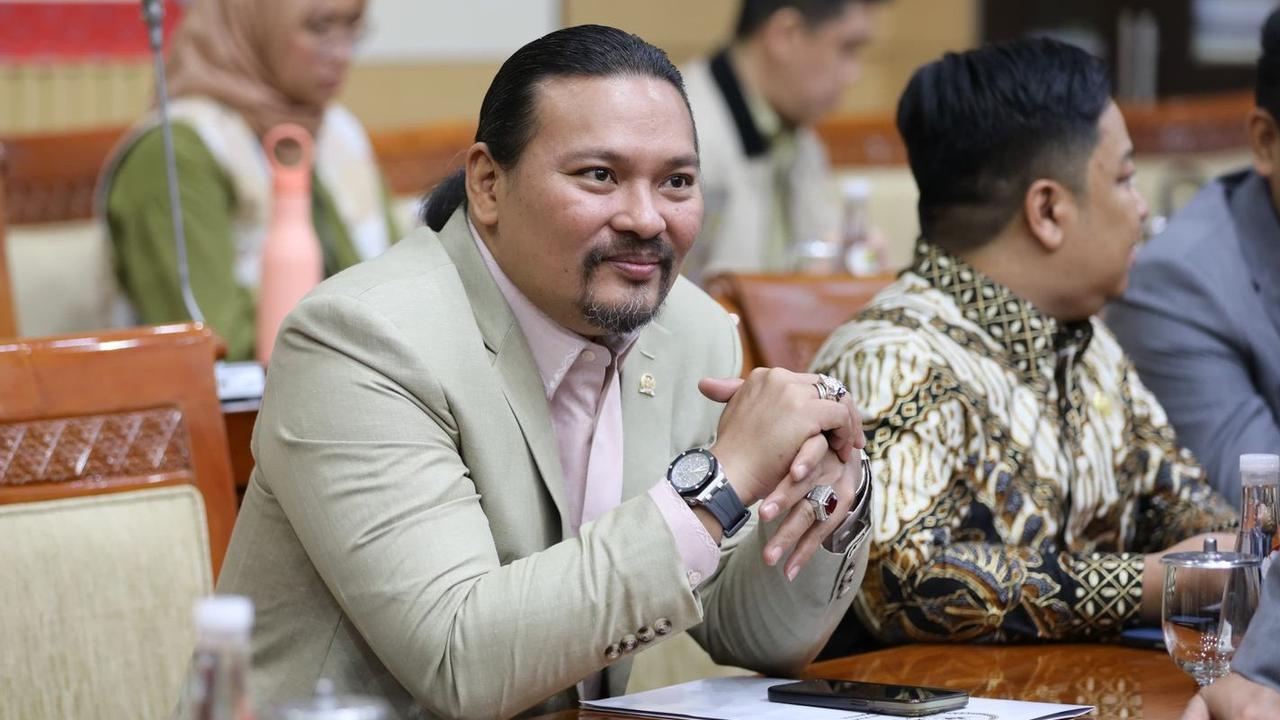 Soroti Penangkapan Gunawan Sadbor, Anggota DPR: Banyak Artis Promosi Judi Online Tapi Kasusnya Tak Jelas