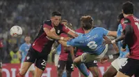 Scott McTominay&nbsp;mencetak gol dalam laga Serie A antara Napoli vs Cagliari, Sabtu (24/5/2025). (AP Photo/Gregorio Borgia)