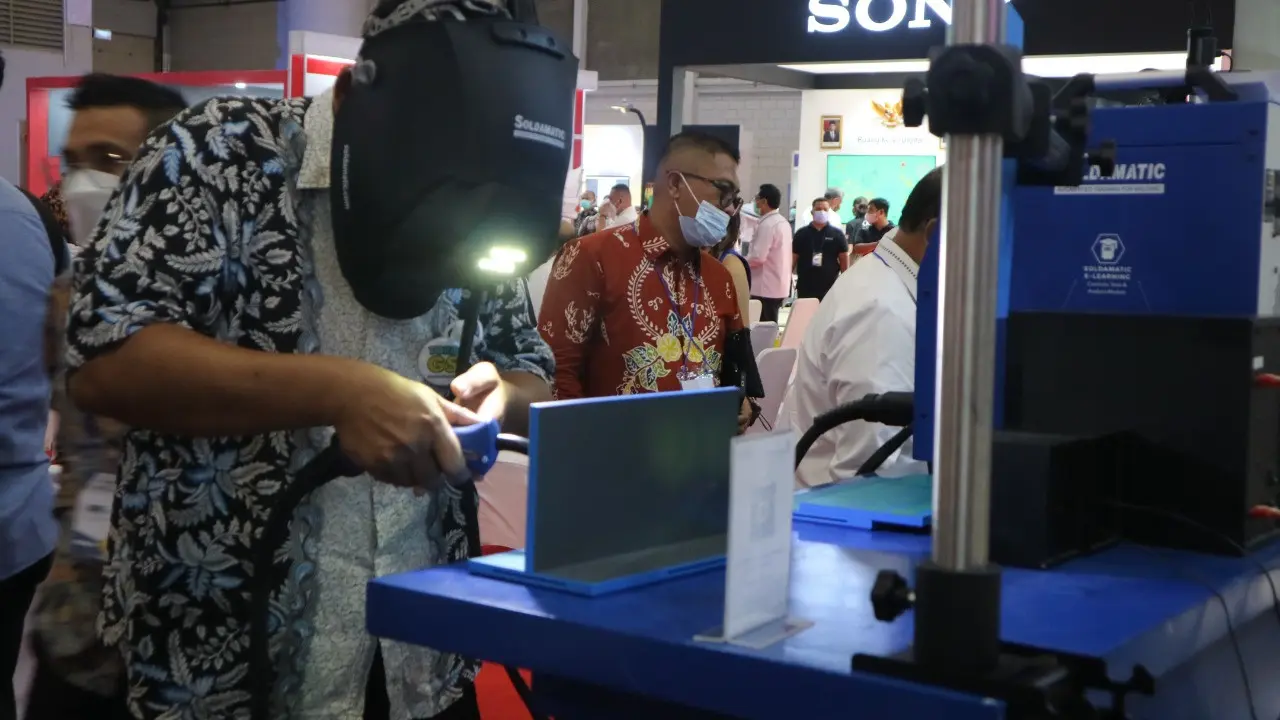 Multi Group sempat memproduksi TV hitam putih dan TV warna berbagai merek ternama, kipas angin, tape mobil, dan produk-produk lainnya pada era 1980-an. (Dok. IST/Multi Group)