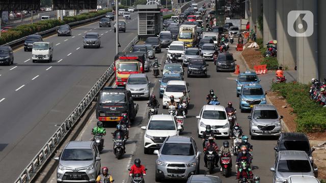 FOTO: Minggu Kedua PPKM Level 4, Mobilitas Warga Jakarta Naik 26 Persen