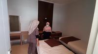 Pemkot Solo sewa hotel untuk difungsikan sebagai tempat isoter khusus nakes di Solo, Jumat (25/2).(Liputan6.com/Fajar Abrori)