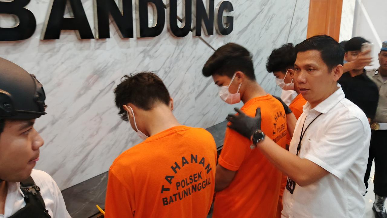 Garang saat Keroyok Sekuriti dan Rusak Alat Gym Pakai Stik Golf, 5 Anggota Geng Motor di Bandung Kini Lesu Ditangkap Polisi