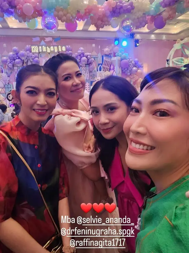 8 Gaya Selvi Ananda, Geng Cendol, hingga Aaliyah Massaid di Pesta Ulang Tahun Bertema Disney Princess Anak dr. Feni Nugraha