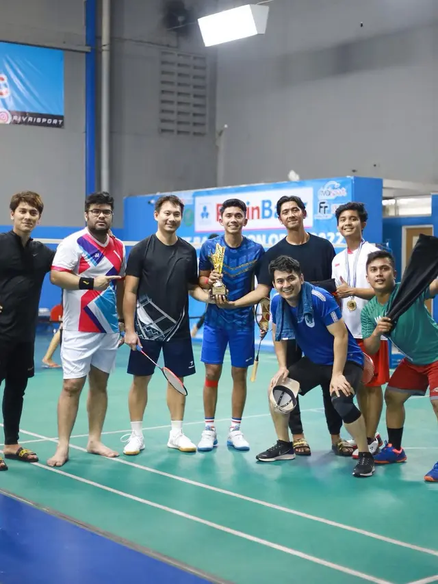 Arya Saloka, Rizky Billar bersama pemain sinetron dan FTV saat main bulu tangkis (Foto: Instagram adysky99)