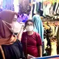 Warga berkunjung ke Pasar Senen, Jakarta Pusat di era COVID-19 (9/10/2022). Foto: (Liputan6.com/Ade Nasihudin).