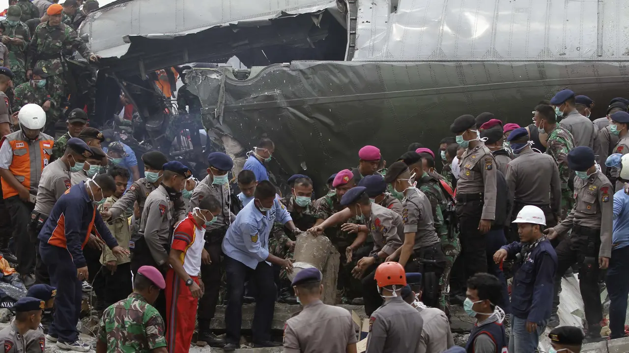 20150630- Hercules C-130 Jatuh-Medan