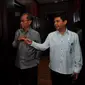 Menteri PAN-RB, Yuddy Chrisnandi berbincang dengan mantan menteri PAN-RB, Ir.Sarwono Kusumaatmadja saat menghadiri acara reuni Kementrian PANRB di kawasan Jakarta Selatan, Selasa, (23/2). (Liputan6.com/Faisal R Syam)