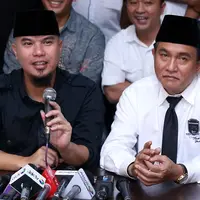 Foto Ahmad Dhani dan Yusril Ihza Mahendra (Nurwahyunan/bintang.com)