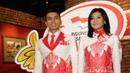 Seragam tersebut didominasi warna merah dan putih serta dihiasi simbol burung garuda dan parang (salah satu motif batik). (Bola.com/Vitalis Yogi Trisna)