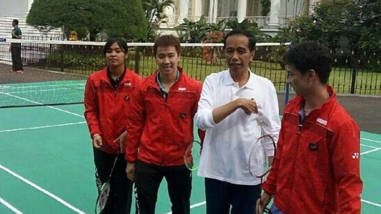 Presiden Joko Widodo, Kevin Sanjaya Sukamuljo, Marcus Fernaldi Gideon, dan Gregoria Mariska  Tunjung.