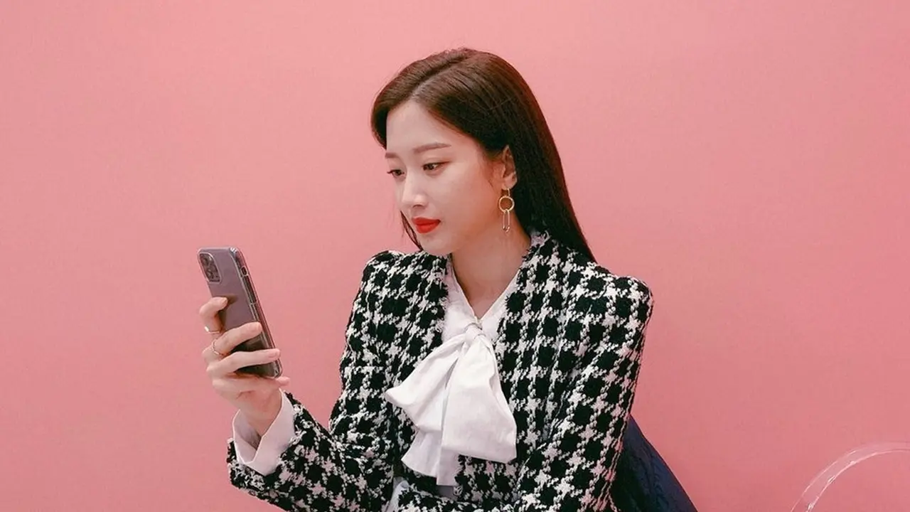 Tampil Cantik dengan Lipstik Merah ala Aktris KDrama di Hari Valentine