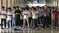 Umat muslim melaksanakan salat Idul Fitri di Masjid Istiqlal, Jakarta, Rabu (5/6/2019). Umat muslim Indonesia merayakan Hari Raya Idul Fitri 1 Syawal 1440 Hijriah pada hari Rabu, 5 Juni 2019. (Liputan6.com/JohanTallo)