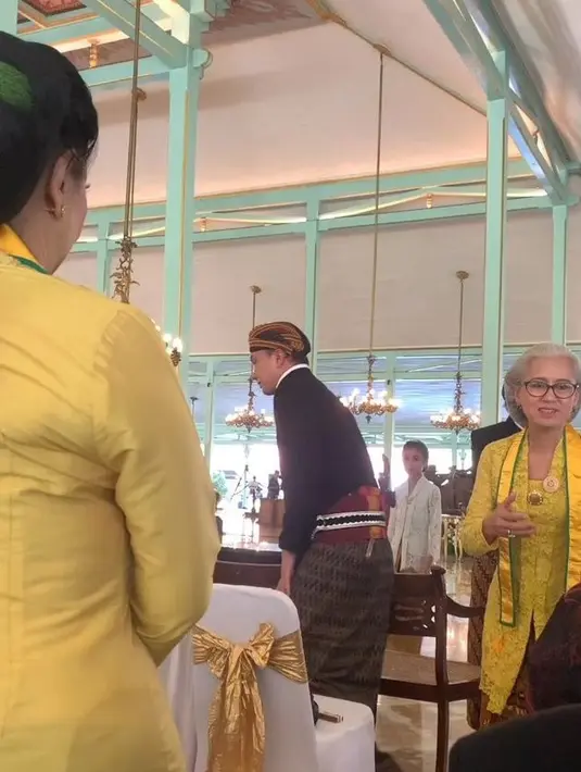 Nicholas Saputra di acara Acara Mangkunegara X. [Foto: Twitter/txtaboutnicsap]