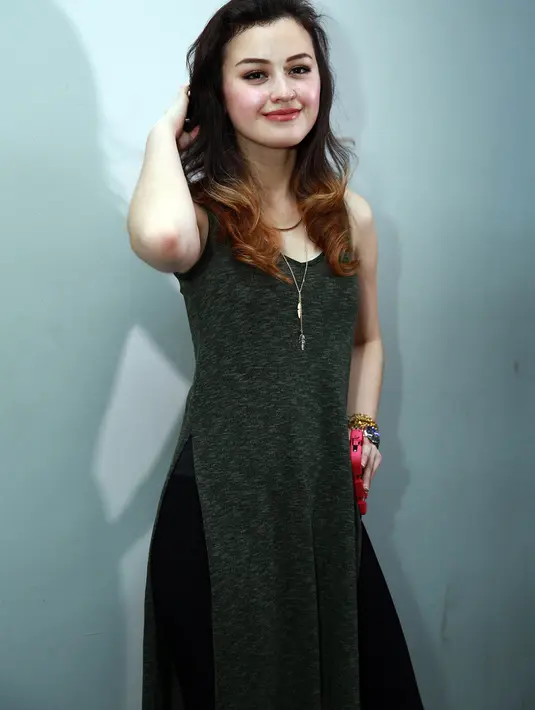 Banyak pelajaran yang didapat selama di London. Diantaranya,ia belajar akting, teater, nyanyi dan juga ngedance. (Deki Prayoga/Bintang.com)