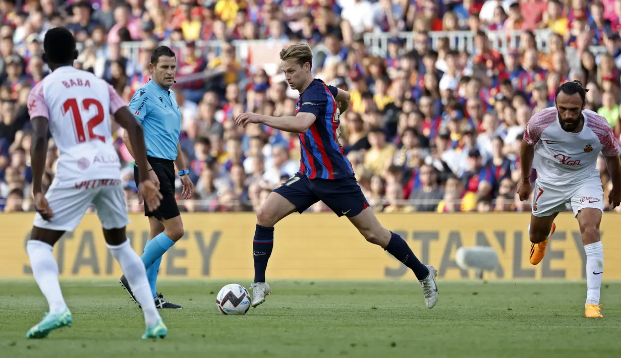 <p>Bermain di Spotify Camp Nou, Barcelona tampil agresif dan mendominasi sejak awal laga. (AP Photo/Joan Monfort)</p>