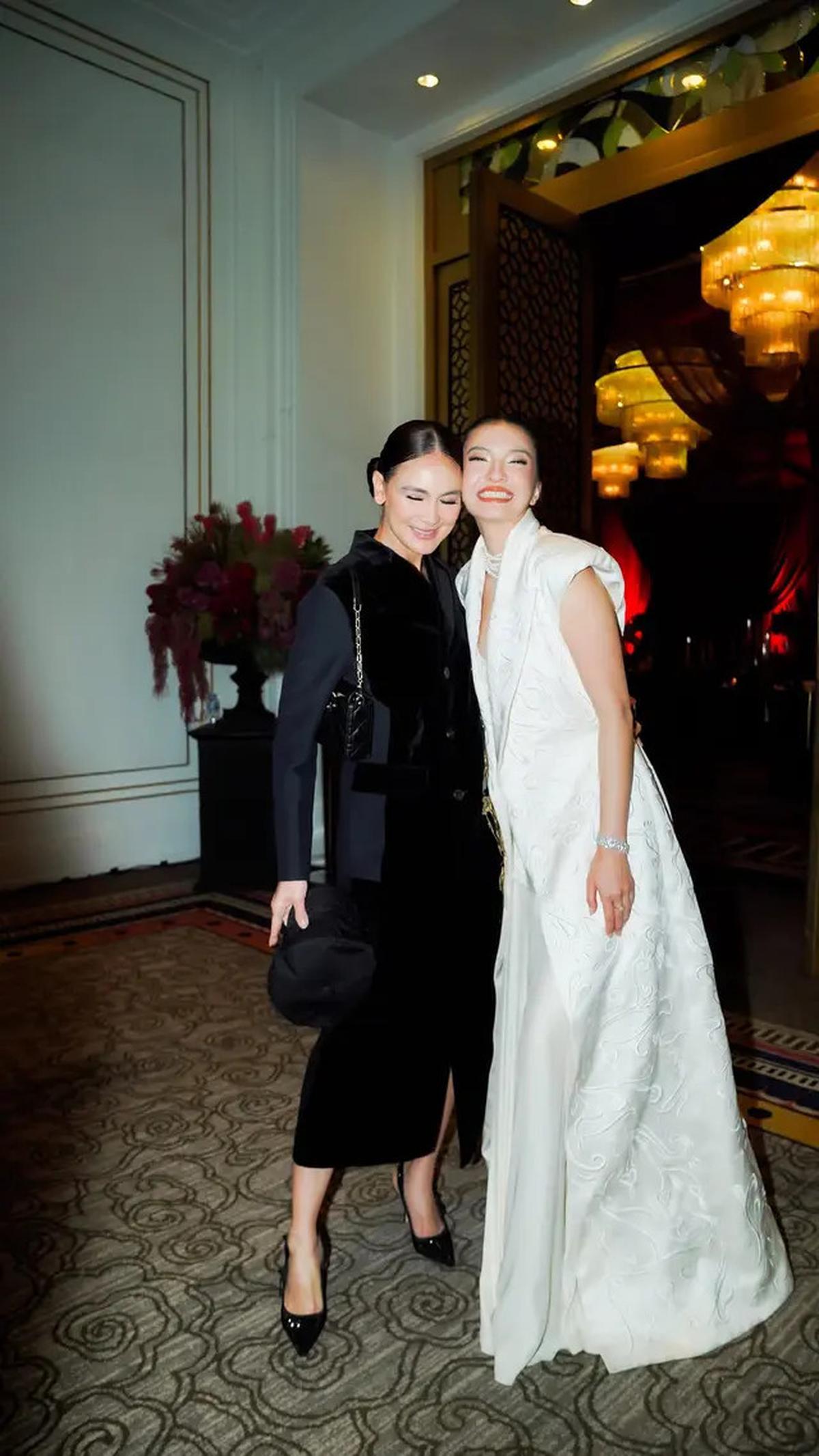 Potret Raline Shah Saat Sertijab "Presiden Jomblo" dari Luna Maya, Tampil Elegan dengan Outfit Serba Putih