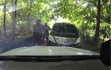 VIDEO: Rekaman Detik-Detik Geng Rusia Berpistol Nyamar Jadi Polisi Rampok & Culik WN Ukraina di Bali