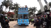Pawai pesta juara Piala Presiden Persib Bandung pada Minggu (25/10/2015) ramai dipadati bobotoh. (Bola.com/Nick Hanoatubun)